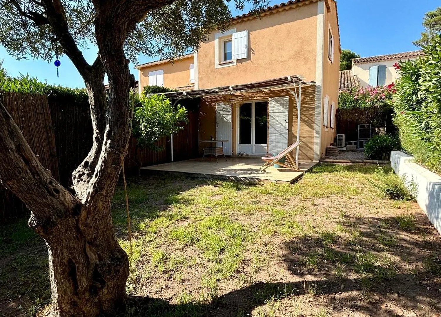 Bastidon Paisible Dans Residence Avec Piscine Frejus